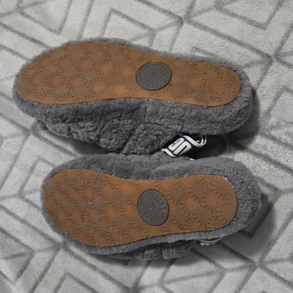 UGG Charcoal Fluffy Slide Slippers - Picture 3 of 4